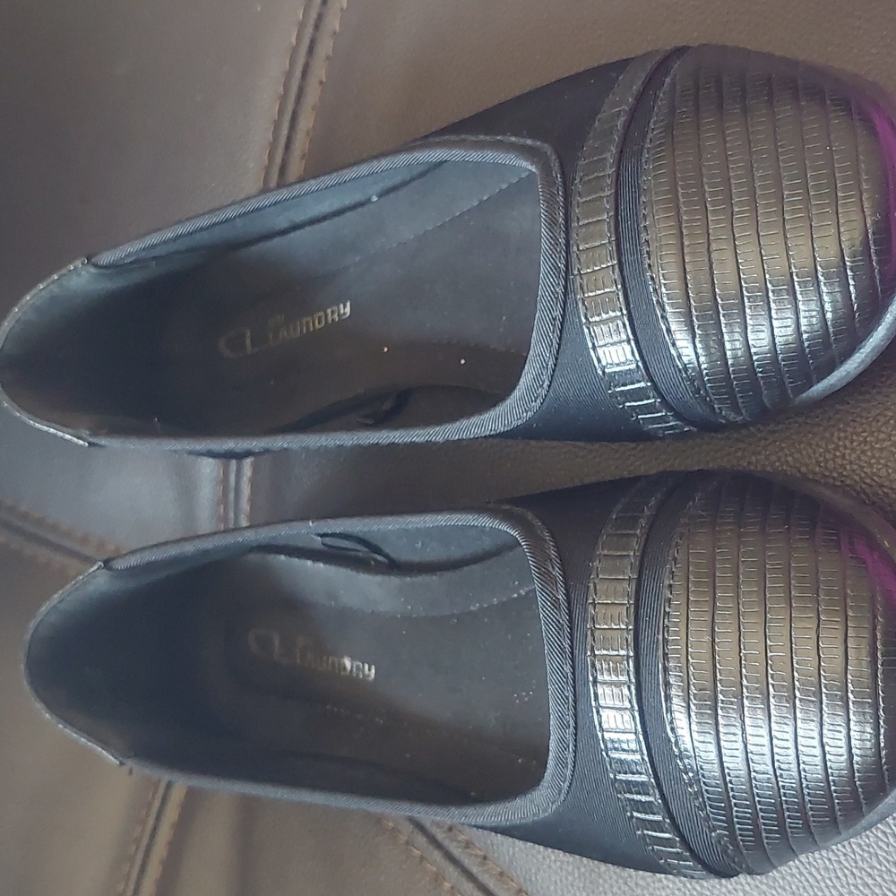 Black women's flats